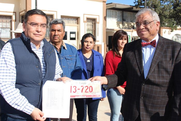 Sabinas: El Gobierno Municipal cumplió y llevo a cabo el plaqueo de las patrullas de Seguridad Publica