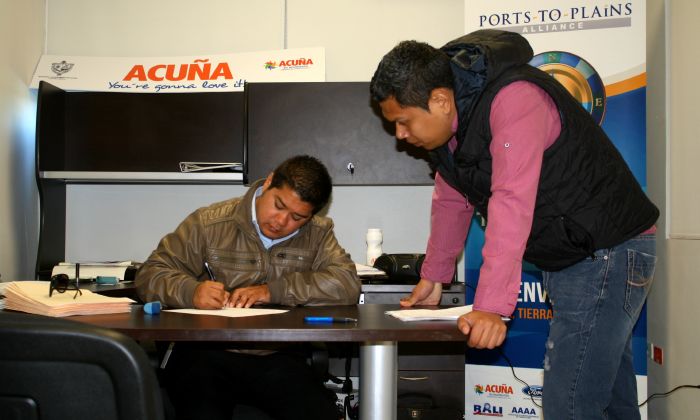 Acuña: Coordina fomento económico municipal contratación de personal.