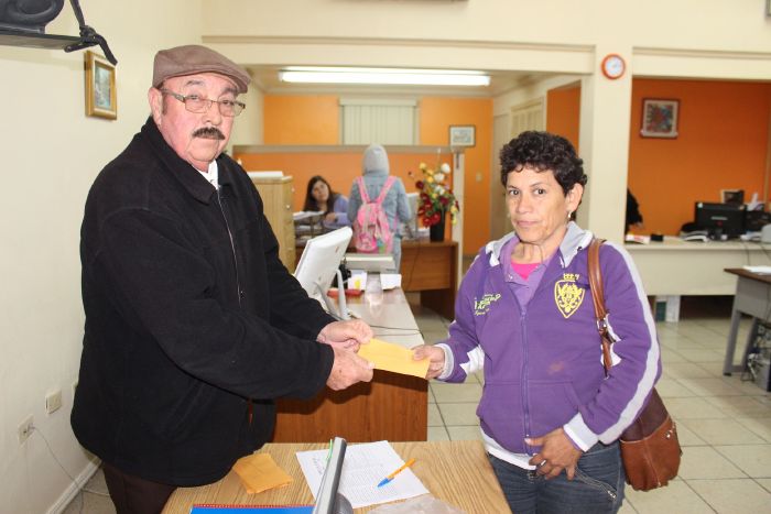 Sabinas: Entrega Municipio apoyo a personas vulnerables 