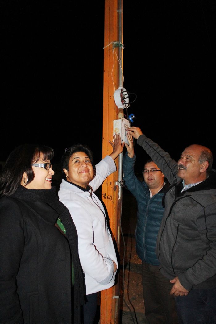 Sabinas: Inauguran obra de Electrificación en la Plaza de la Virgen en Agujita Coahuila