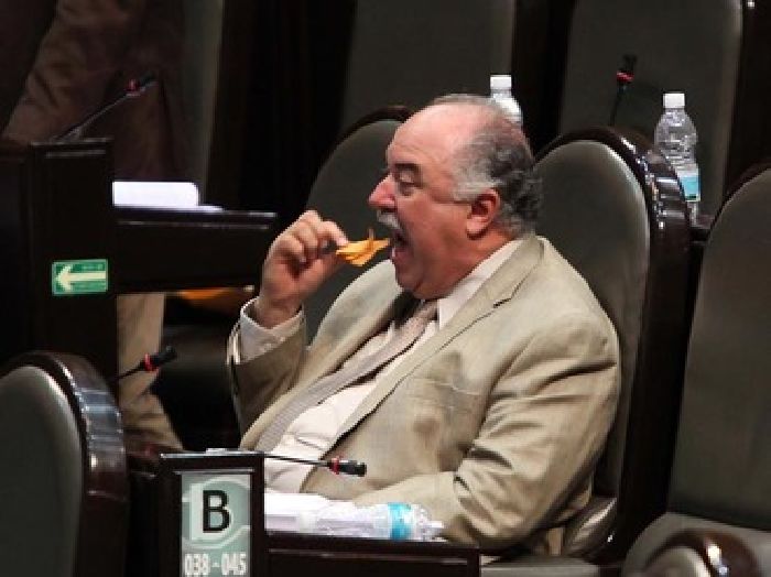 Quitan Diputados Saleros de las Mesas