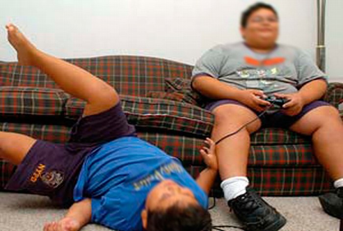 Niños que exceden uso de computadora son más propensos a la obesidad