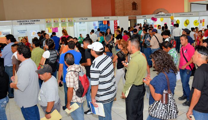 En Coahuila ante falta de trabajo miles acuden a ferias de empleo 