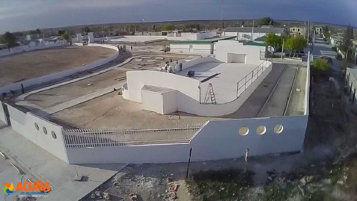 Acuña: Supervisa Alcalde Evaristo Lenin, avance de obra del “Polideportivo Sur”.