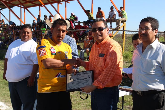 Sabinas: Alcalde inauguro Torneo de Liga en el futbol de la Villa de Agujita