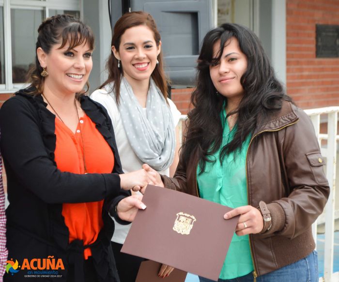 Acuña: Asiste Presidenta del DIF a la entrega beneficios en CECYTEC.