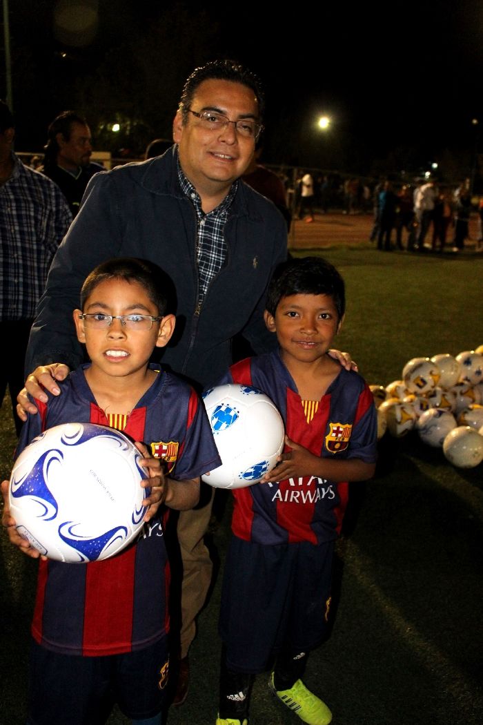 El Gobierno Municipal de Sabinas puso a rodar el balón 