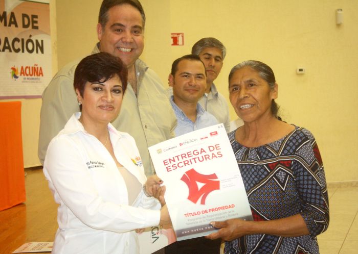 Acuña: Entregan Gobierno Estatal y Municipal escrituras a 81 beneficiarios.