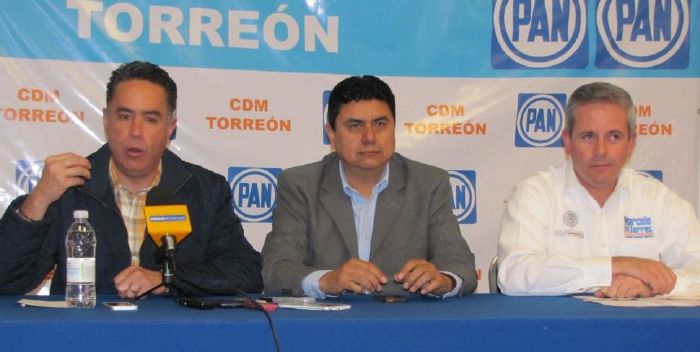 Guillermo Anaya Llamas y Marcelo Torres Cofiño anuncian que los Diputados Federales de Accion Nacional demandan bajar el precio de la gasolina en México