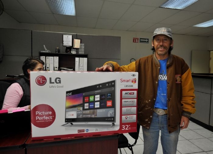 Saltillo: “El otro año pago en enero para venir por el carro”.- ganadora de pantalla