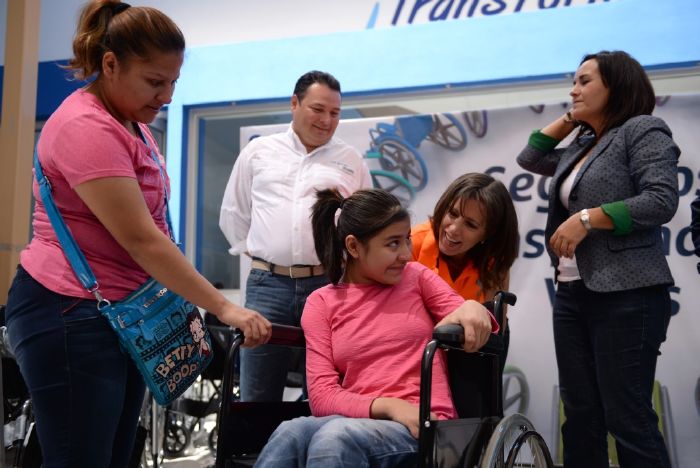 Entrega DIF Saltillo sillas de ruedas y aparatos ortopédicos