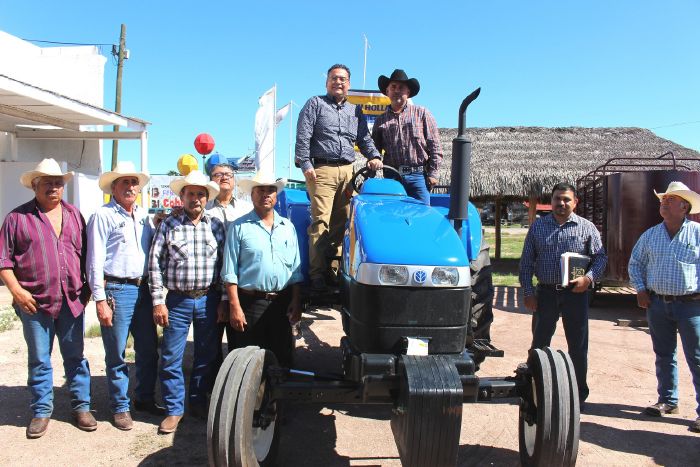 Sabinas: El Gobierno Municipal hizo entrega de semilla de sorgo a ejidatarios 