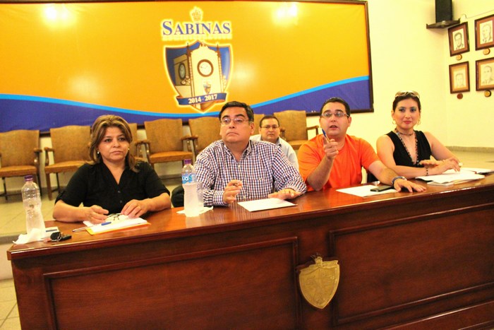 Alcalde de Sabinas preside reunión de cabildo