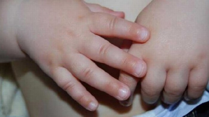 Denuncian a dos menores por violar a bebé