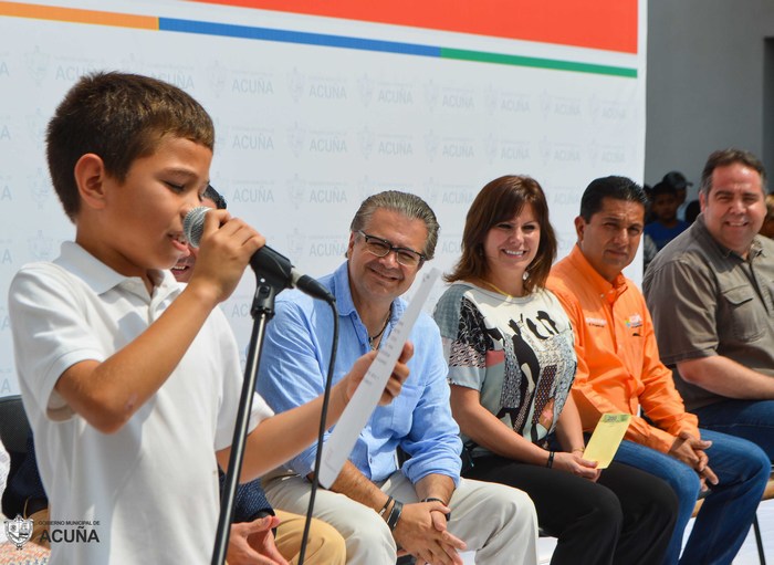 Acuña: Entrega Lenin Pérez mil becas de nivel básico: “Sigue Adelante”.