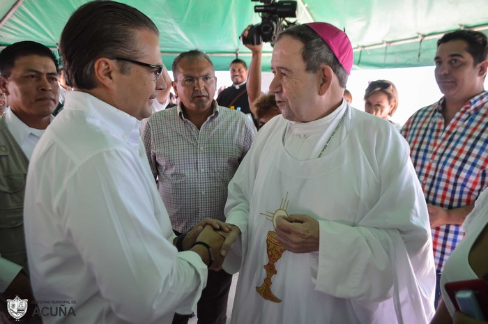 Acuña: Asiste alcalde a misa en memoria de victimas del tornado.