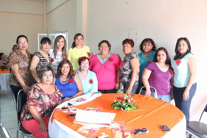 Sabinas: Festejan a madres trabajadoras del municipio 