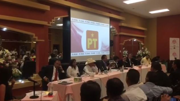 VIDEO: Pone revolcada Ricardo Múzquiz a Francisco Saracho 