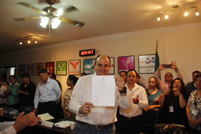 Saltillo: Recibe Jericó Abramo Masso su constancia de mayoría