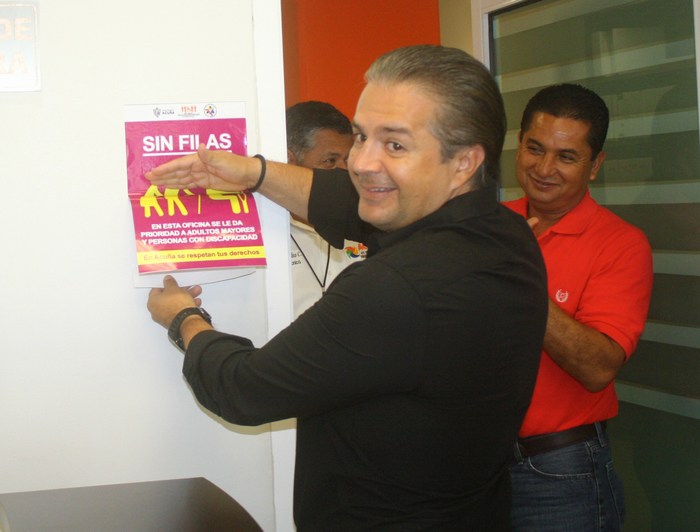 Acuña: Promueve Alcalde Lenin Pérez acciones a favor de adultos mayores.