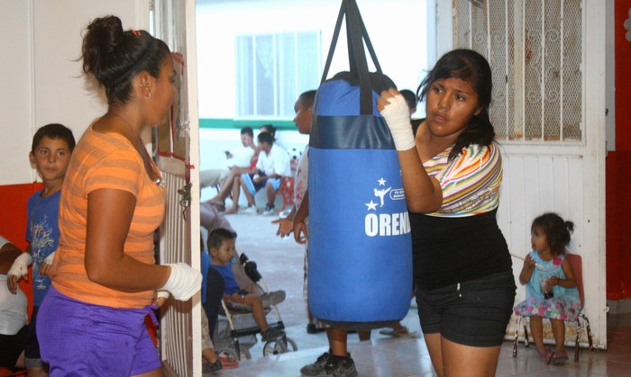 Acuña: Promueven centros comunitarios práctica del deporte en jóvenes.                                                         