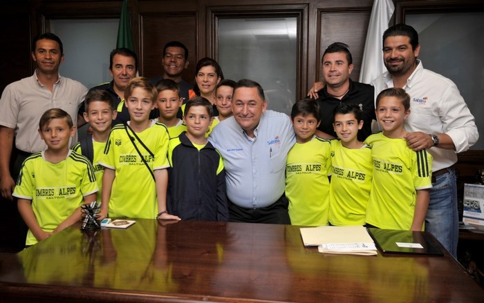 Saltillo: Alienta Isidro a niños finalistas