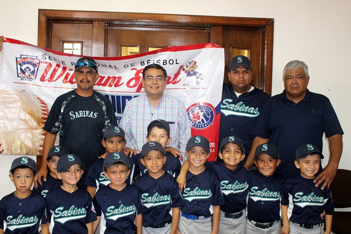 Sabinas: Lenin felicita a la selección de béisbol de 5 – 6 años que ira al Nacional de la Williamsport en ciudad Obregón, Sonora