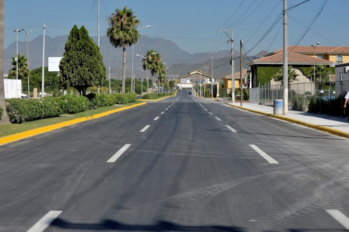 Saltillo: Reconstruyen pavimento en calle Adrián Muguerza
