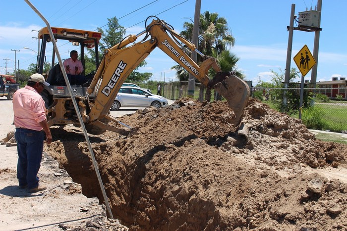 Sabinas: Avanzan los trabajos de la rehabilitación en la red de drenaje en la Amador Chapa