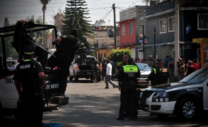 Joven mata a su padre, madre y hermana por dinero para seguir la parranda