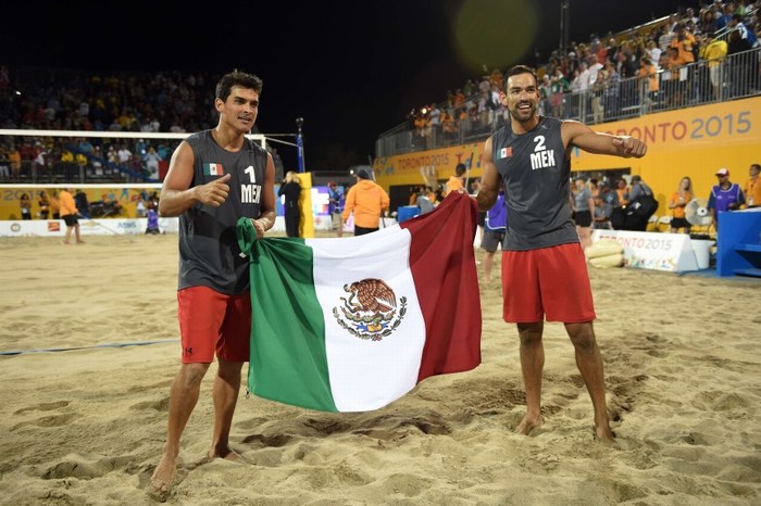 Mexicanos logran oro en voleibol de playa masculino en Juegos Panamericanos.