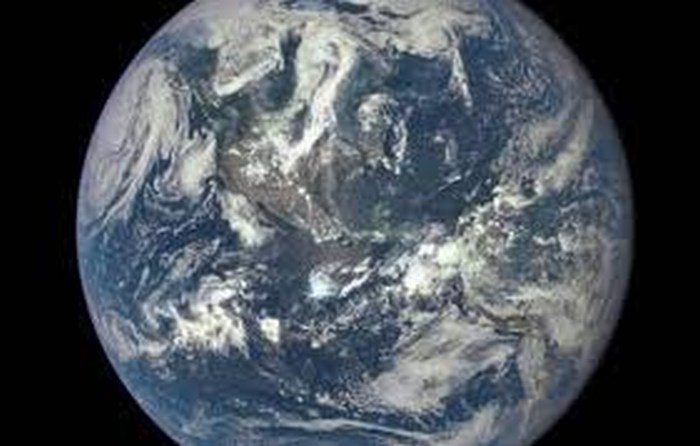 Foto de la Tierra completamente iluminada: una imagen histórica