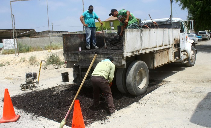 Acuña: Implementa obras públicas y simas programa intensivo de bacheo.