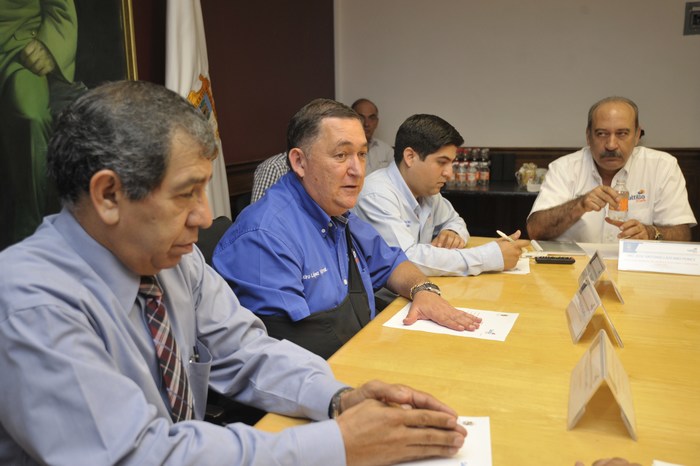 Recibe Isidro a la Canaco; trabajan en conjunto por Saltillo