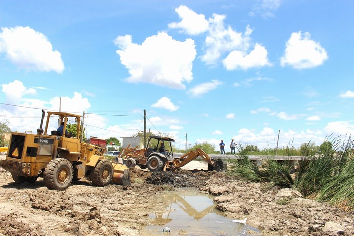 Sabinas: Inician labores de desazolve en arroyo “Aguililla”