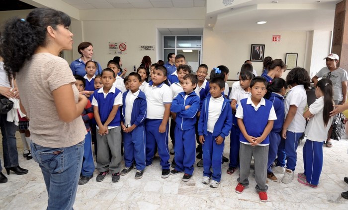 Saltillo: Visitan estudiantes del poniente la Presidencia Municipal