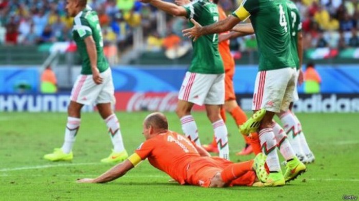 392 tuits más tarde… federación holandesa responde a mexicano: “Era penal”