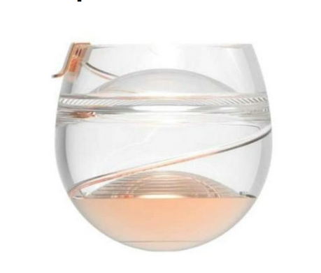 Diseñan vaso para beber whisky en el espacio