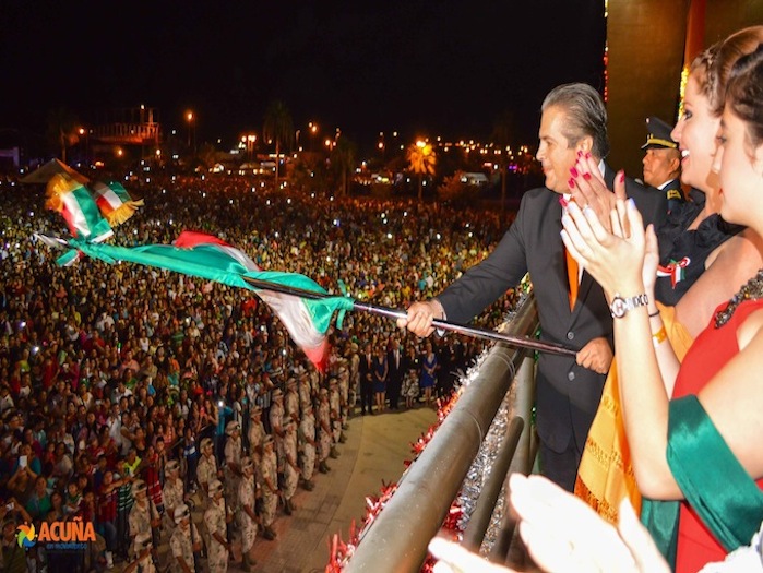 Acuña: Encabeza Alcalde Lenin Pérez ceremonia de grito de independencia