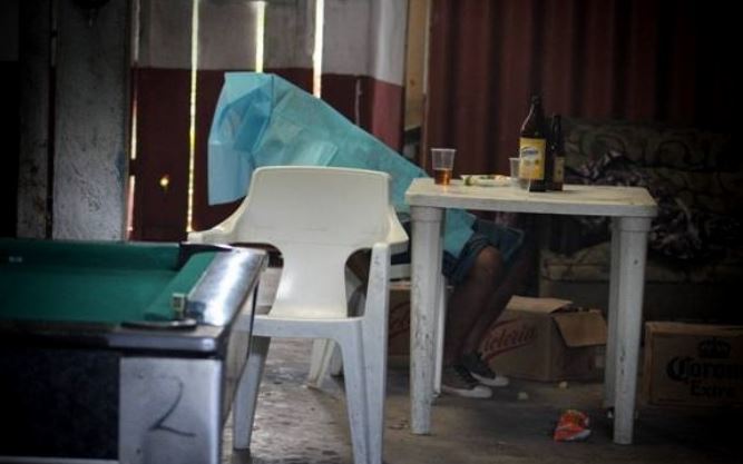 Muere hombre tras beber 20 caguamas en un billar