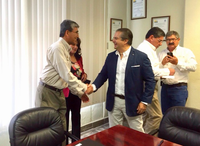 Acuña: Celebra alcalde lenin pérez convenio para realización de atlas de riesgo.