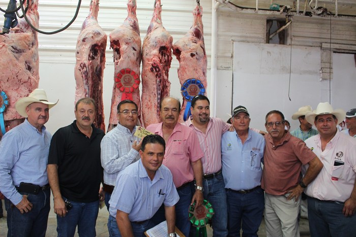 Alcalde de Sabinas reconoce la ganadería de la región