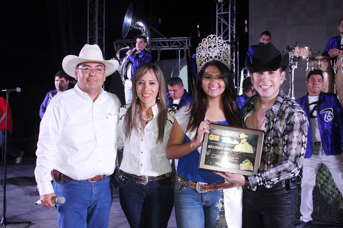 Sabinas: Ambiente inigualable con Banda MS y el Bebeto