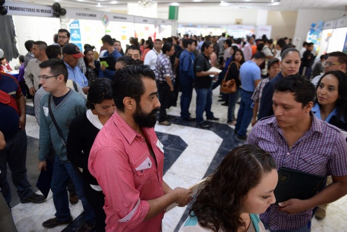 Inaugura Isidro Cuarta Feria de Empleo en Saltillo