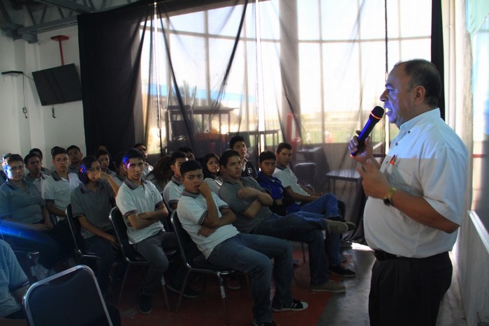 Saltillo: Imparten en el Biblioparque plática de drogadicción