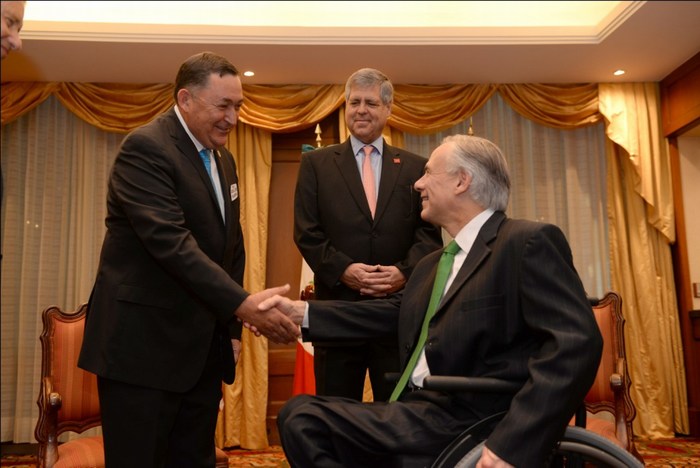 Saltillo: Participa Isidro en diálogos con Texas