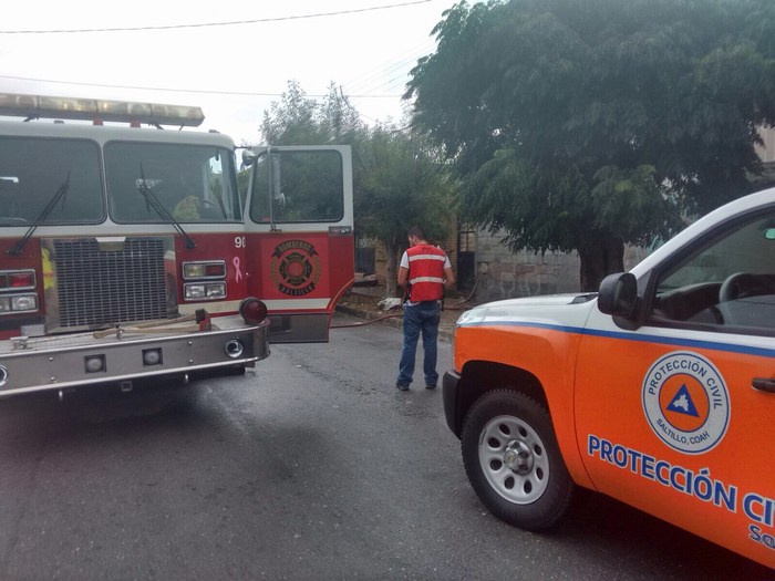 Lluvia del primer frente frío moviliza cuerpos de auxilio de Saltillo