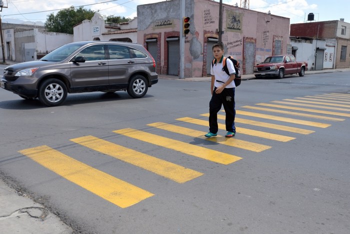 Saltillo: Exhorta Municipio a respetar cruces para peatones