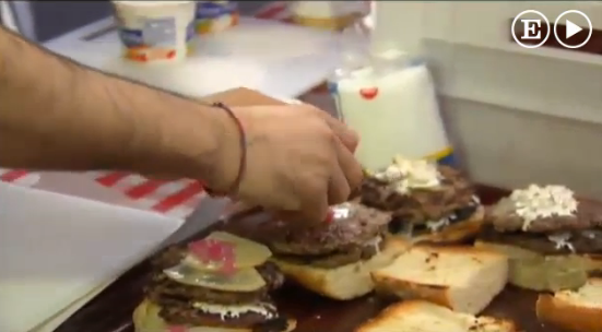 La OMS declara cancerígena la carne procesada.