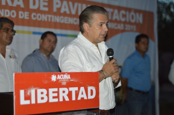 Acuña: Inicia Lenin Pérez obras de pavimentación en col. fundadores.